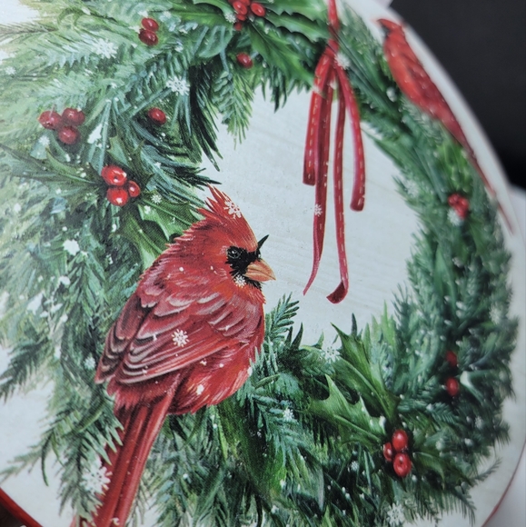 Red Birds on a Holiday Wreath Cardinal Ornament Vintage Style Wall Deco - Picture 2 of 9